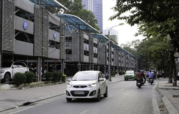 Bãi đỗ xe cao tầng xếp hình trên phố Nguyễn Công Hoan